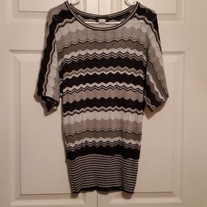 Brittany Black Black & Grey Short Sleeve Chevron Sweater Size Medium